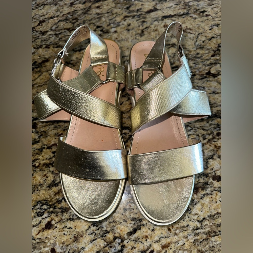 Women’s sandals gold